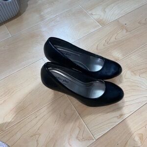 Comfort Plus by Predictions Elegant Black Heels